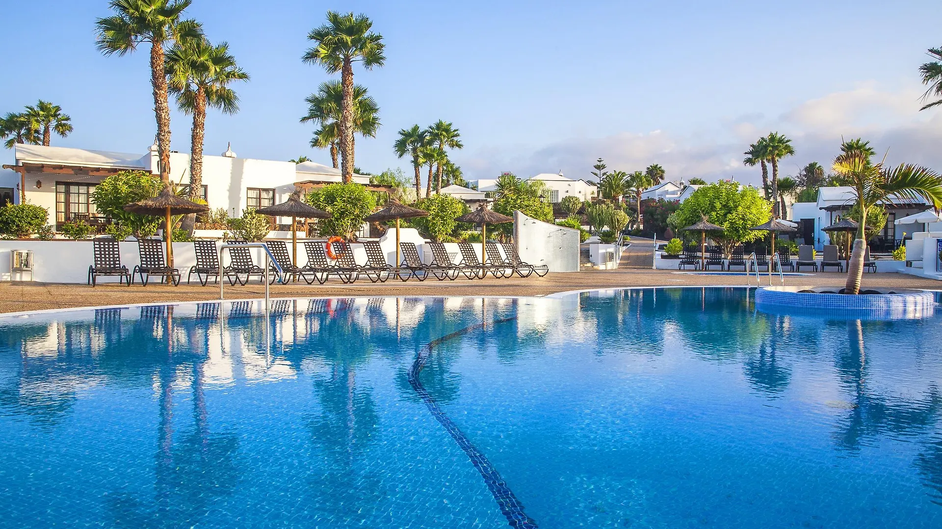 Jardines Del Sol Aparthotel Playa Blanca  4*, Playa Blanca (Lanzarote)